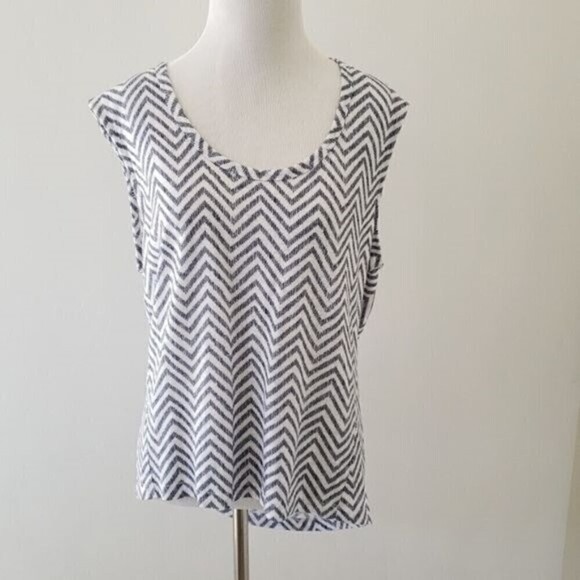 Athleta Chevron Print Athletic Gym Muscle Sleeveless Lightweight Workout Tee - Picture 5 of 9